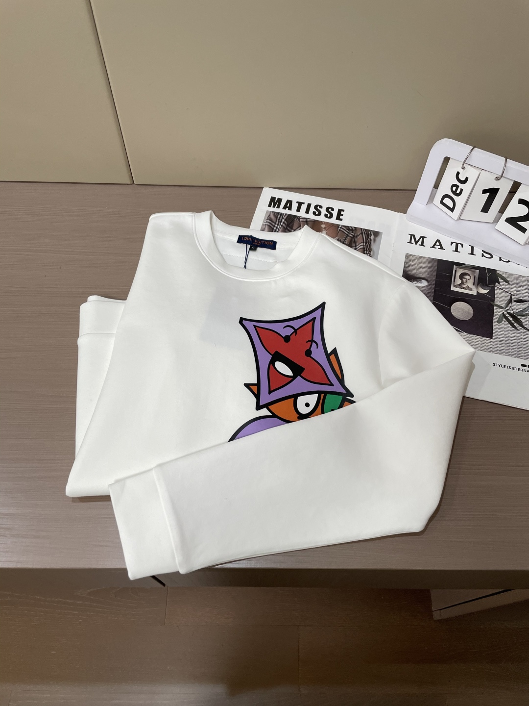 Lv 圆领套头卫衣；经典套头男女同款，简约大气系列单品，低调奢华大气百搭款！卫衣选用客供100%高克重棉