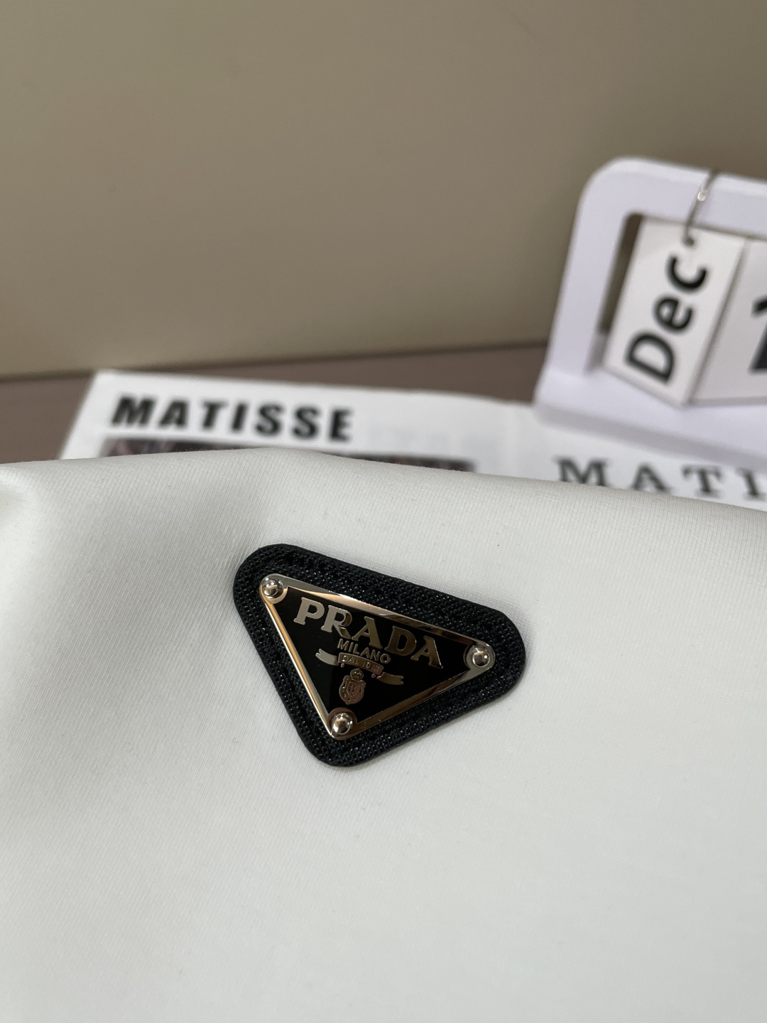 Prad 圆领套头卫衣；经典套头男女同款，简约大气系列单品，低调奢华大气百搭款！卫衣选用客供100%高克