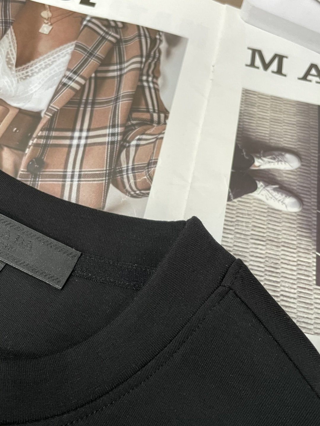 Prad 圆领套头卫衣；经典套头男女同款，简约大气系列单品，低调奢华大气百搭款！卫衣选用客供100%高克