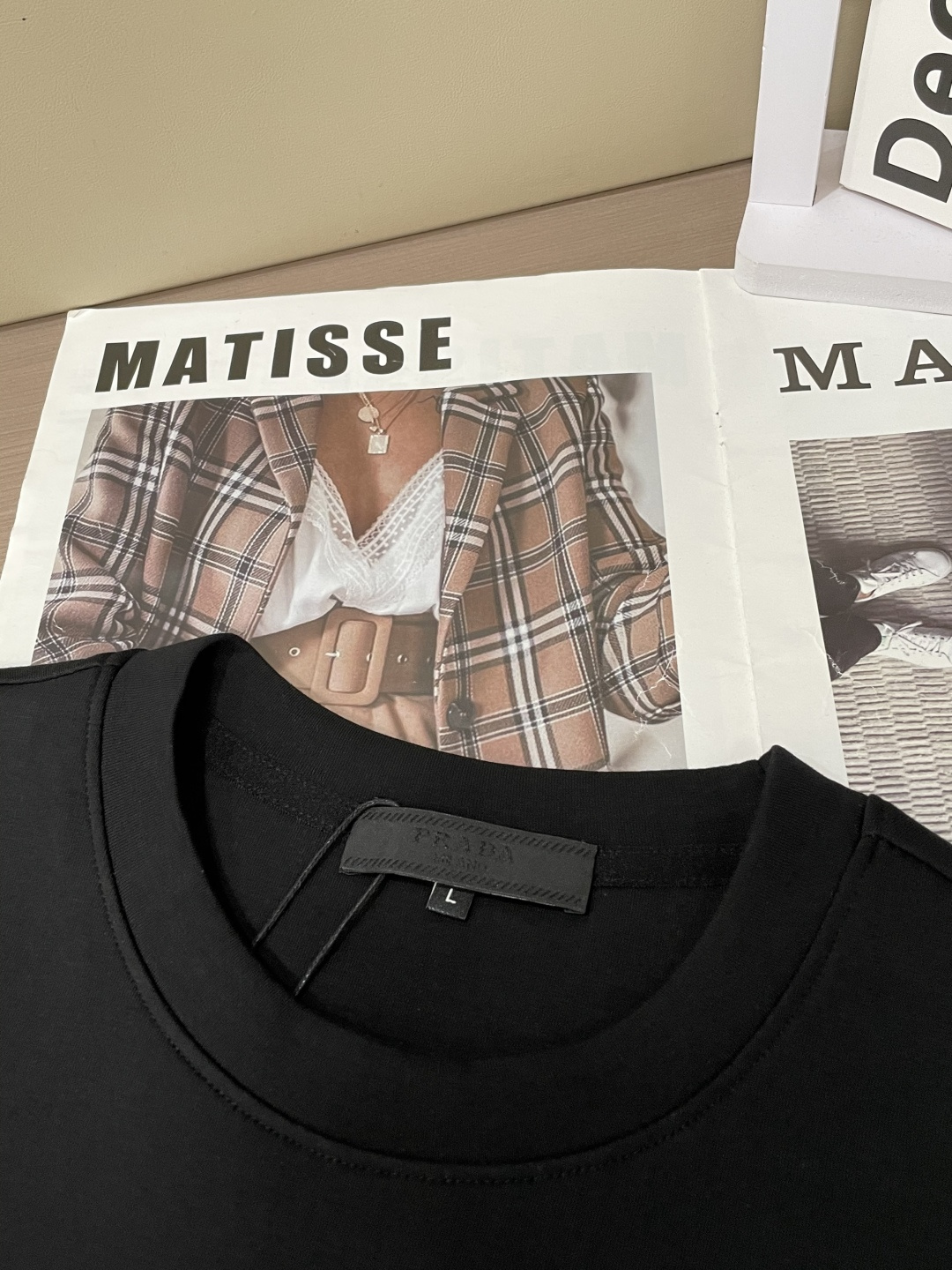 Prad 圆领套头卫衣；经典套头男女同款，简约大气系列单品，低调奢华大气百搭款！卫衣选用客供100%高克