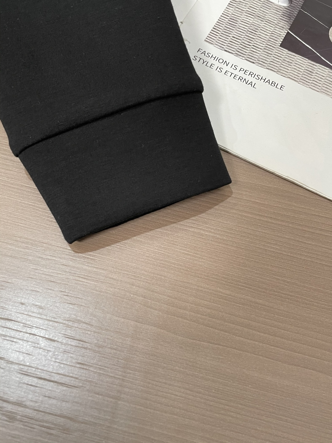 Prad 圆领套头卫衣；经典套头男女同款，简约大气系列单品，低调奢华大气百搭款！卫衣选用客供100%高克