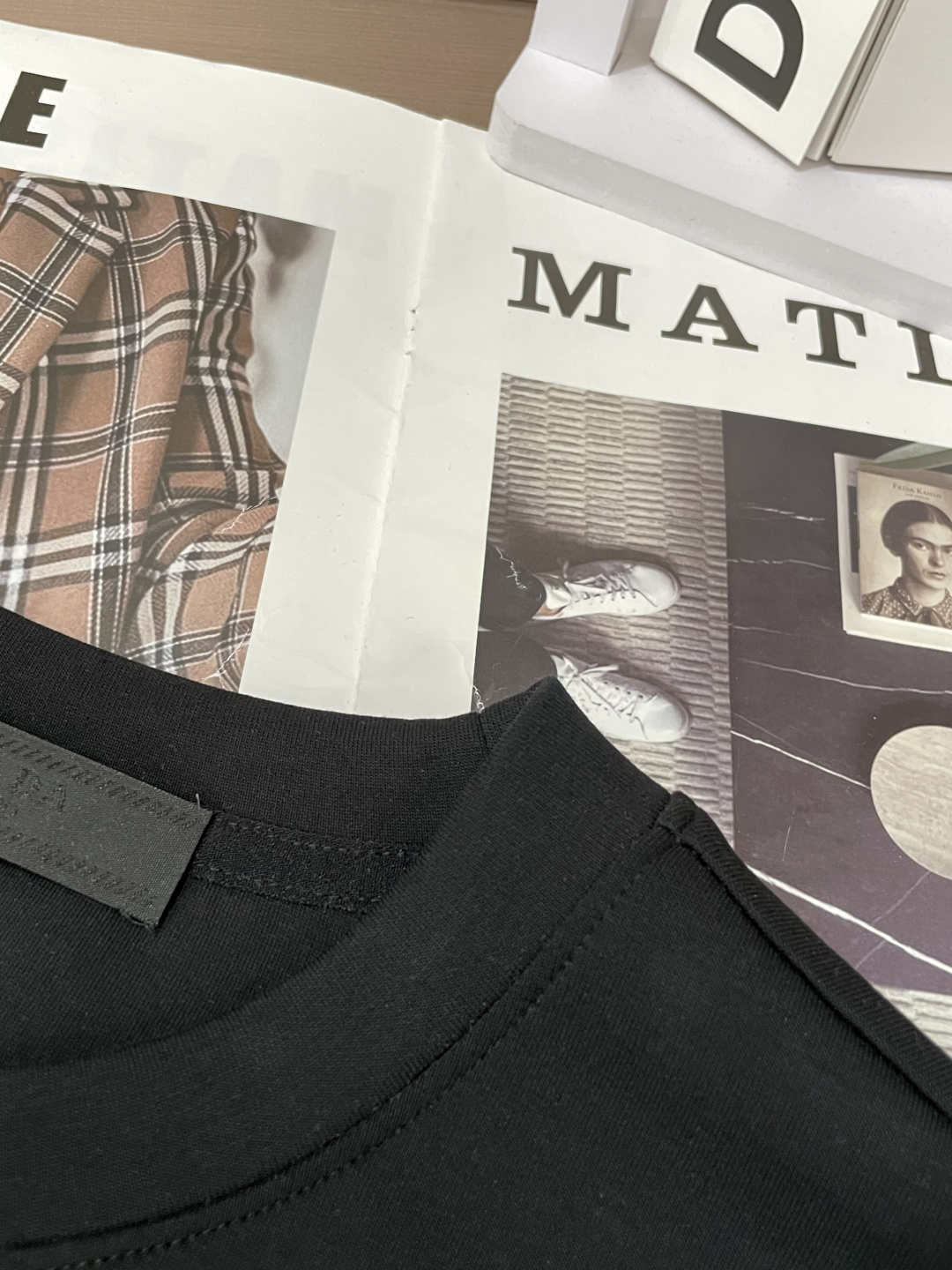 Prad 圆领套头卫衣；经典套头男女同款，简约大气系列单品，低调奢华大气百搭款！卫衣选用客供100%高克