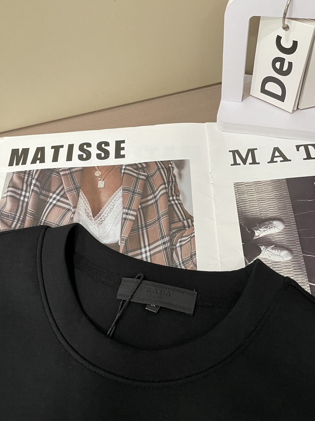 Prad 圆领套头卫衣；经典套头男女同款，简约大气系列单品，低调奢华大气百搭款！卫衣选用客供100%高克