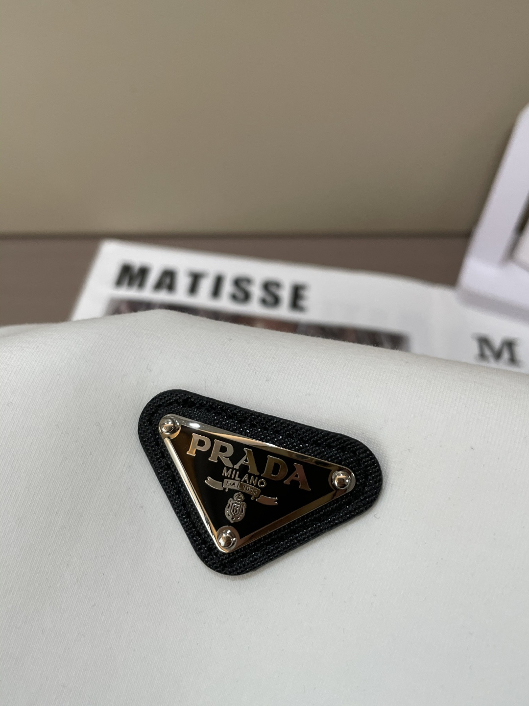 Prad 圆领套头卫衣；经典套头男女同款，简约大气系列单品，低调奢华大气百搭款！卫衣选用客供100%高克