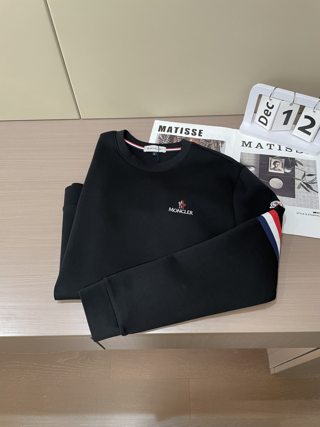 蒙口 圆领套头卫衣；经典套头男女同款，简约大气系列单品，低调奢华大气百搭款！卫衣选用客供100%高克重棉