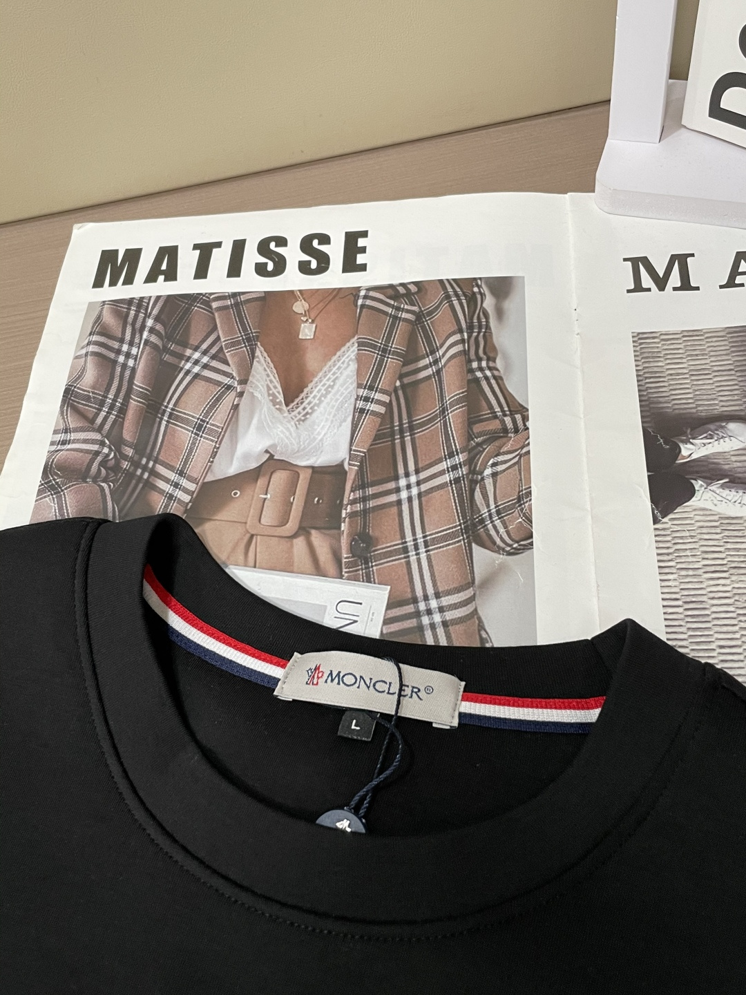 蒙口 圆领套头卫衣；经典套头男女同款，简约大气系列单品，低调奢华大气百搭款！卫衣选用客供100%高克重棉