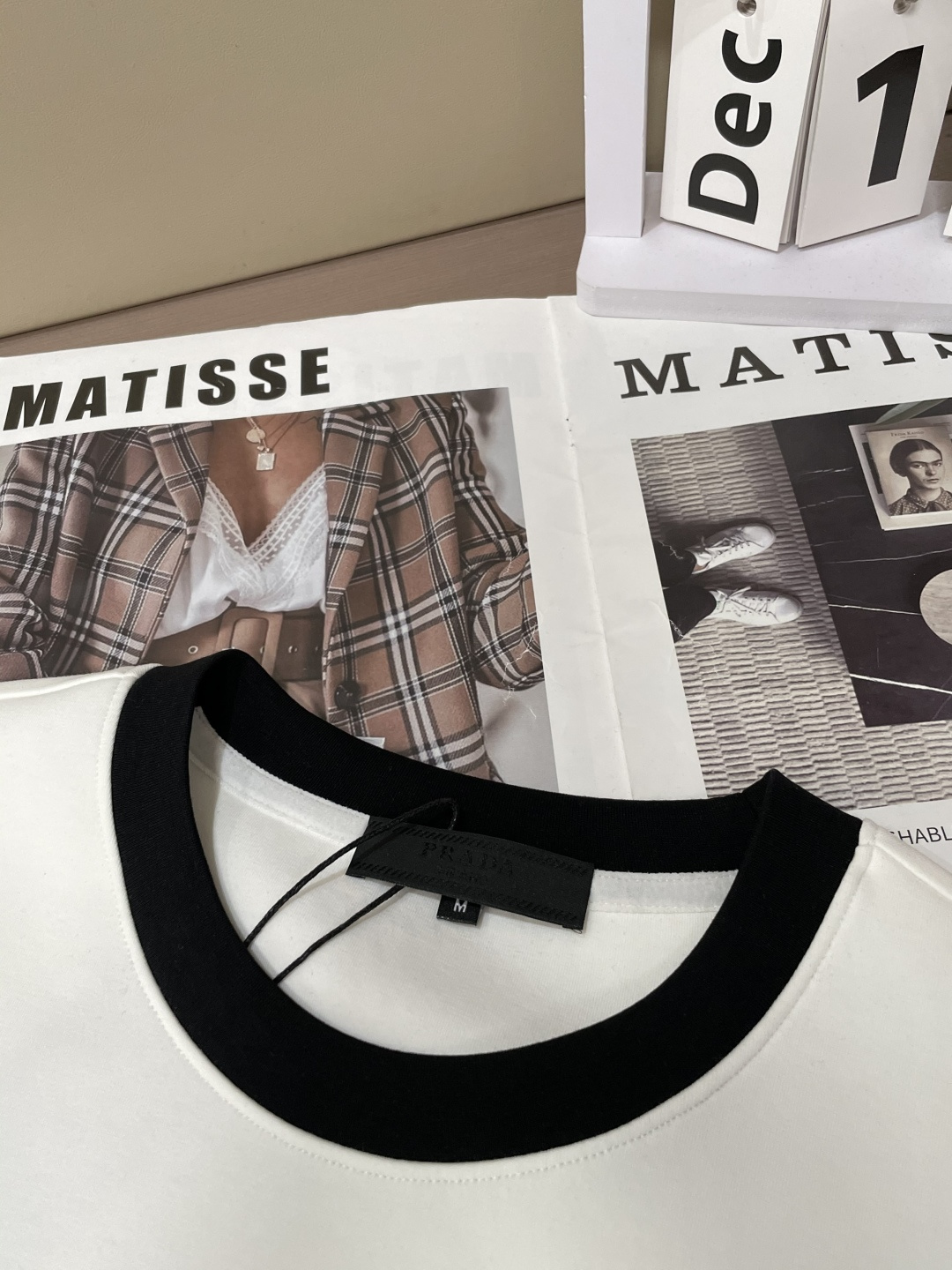 Prad 圆领套头卫衣；经典套头男女同款，简约大气系列单品，低调奢华大气百搭款！卫衣选用客供100%高克