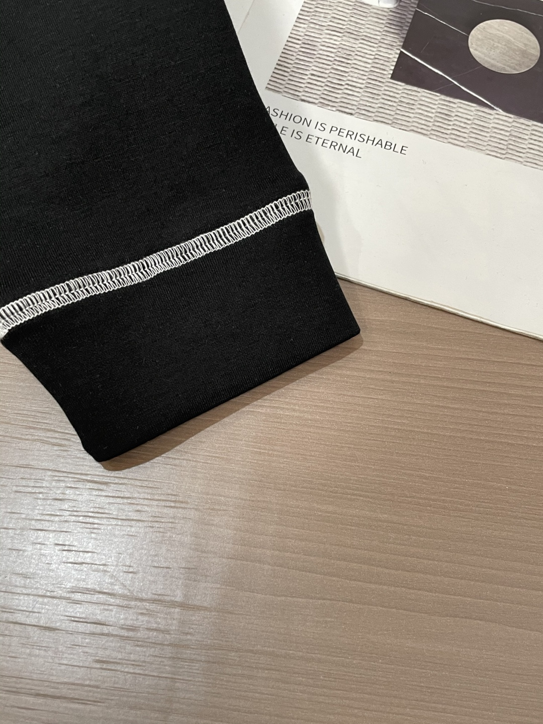 Prad 圆领套头卫衣；经典套头男女同款，简约大气系列单品，低调奢华大气百搭款！卫衣选用客供100%高克