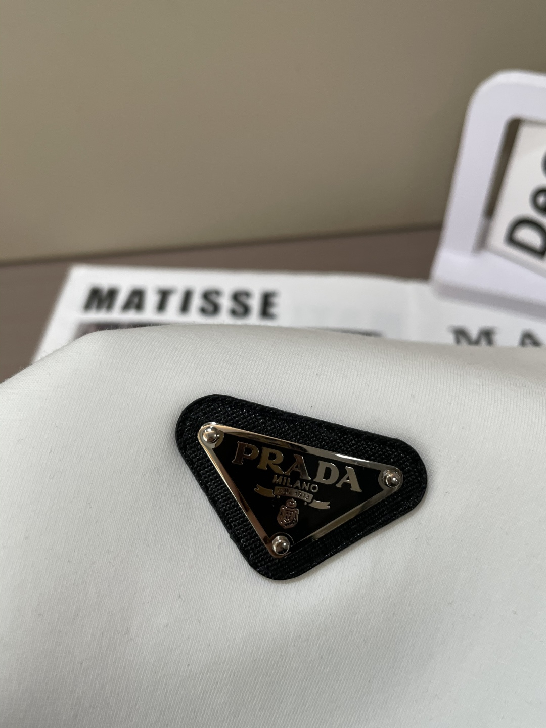 Prad 圆领套头卫衣；经典套头男女同款，简约大气系列单品，低调奢华大气百搭款！卫衣选用客供100%高克