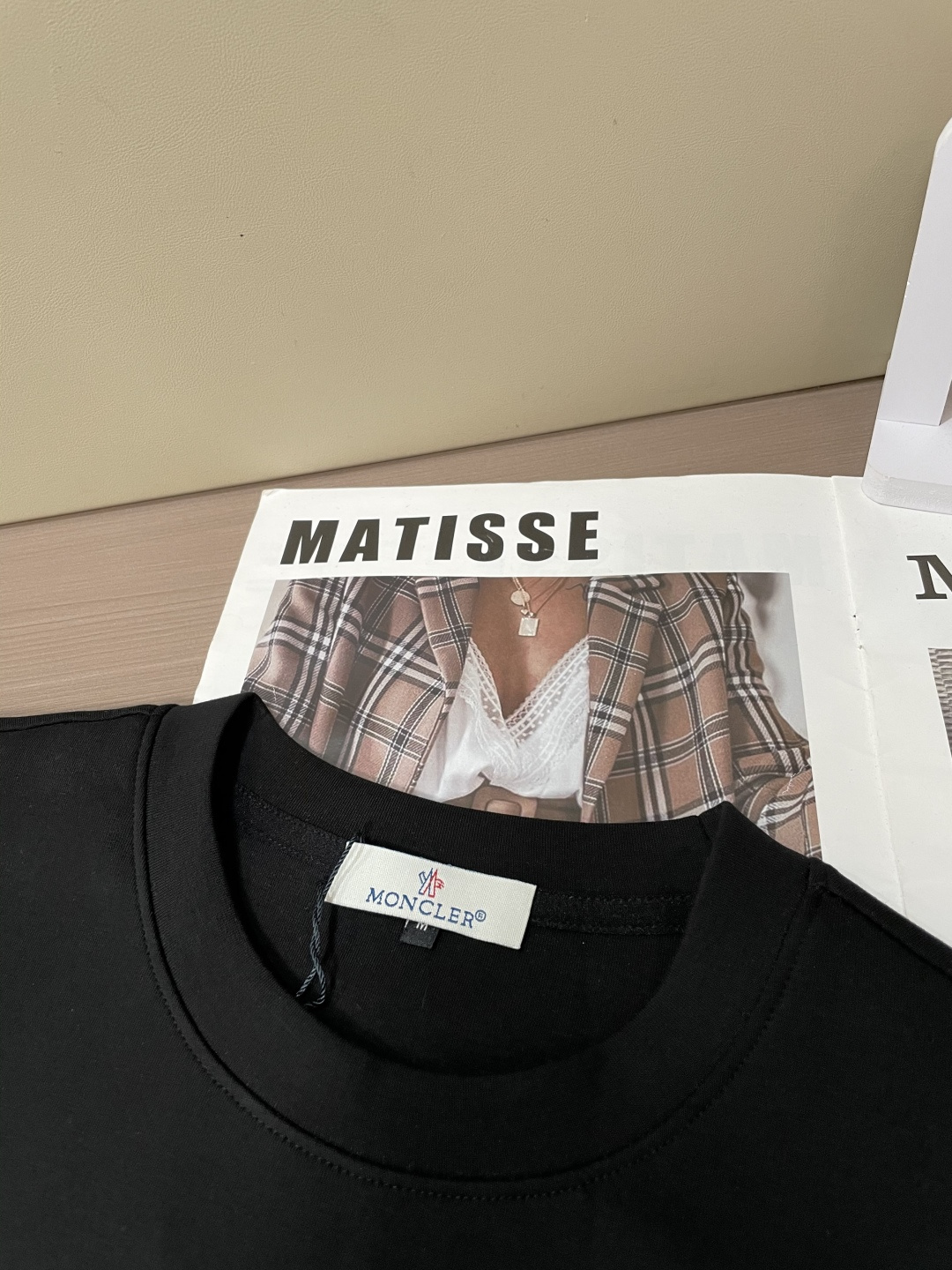 蒙口 圆领套头卫衣；经典套头男女同款，简约大气系列单品，低调奢华大气百搭款！卫衣选用客供100%高克重棉