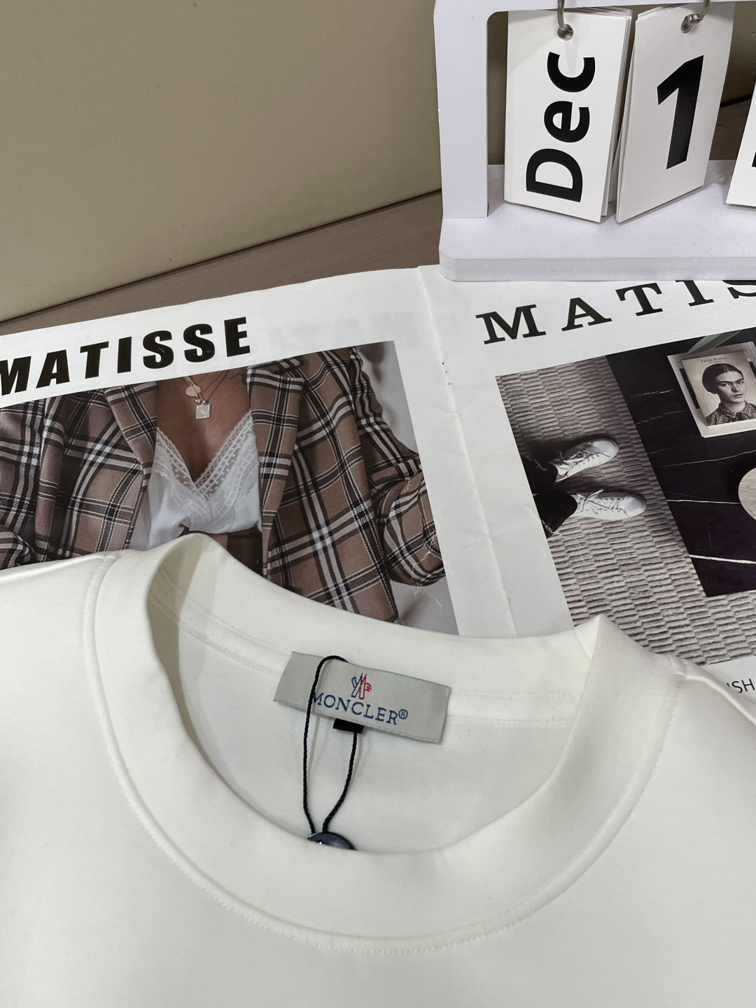 蒙口 圆领套头卫衣；经典套头男女同款，简约大气系列单品，低调奢华大气百搭款！卫衣选用客供100%高克重棉