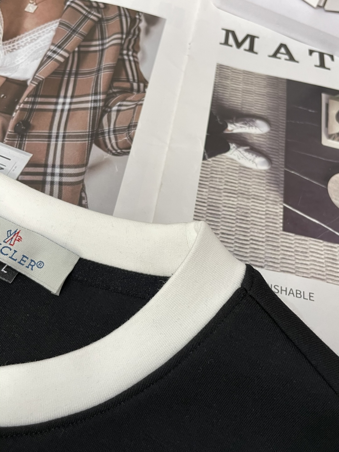 蒙口 圆领套头卫衣；经典套头男女同款，简约大气系列单品，低调奢华大气百搭款！卫衣选用客供100%高克重棉