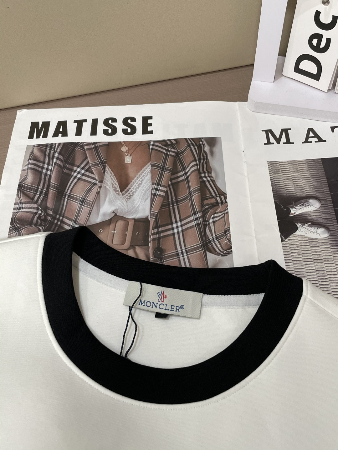 蒙口 圆领套头卫衣；经典套头男女同款，简约大气系列单品，低调奢华大气百搭款！卫衣选用客供100%高克重棉