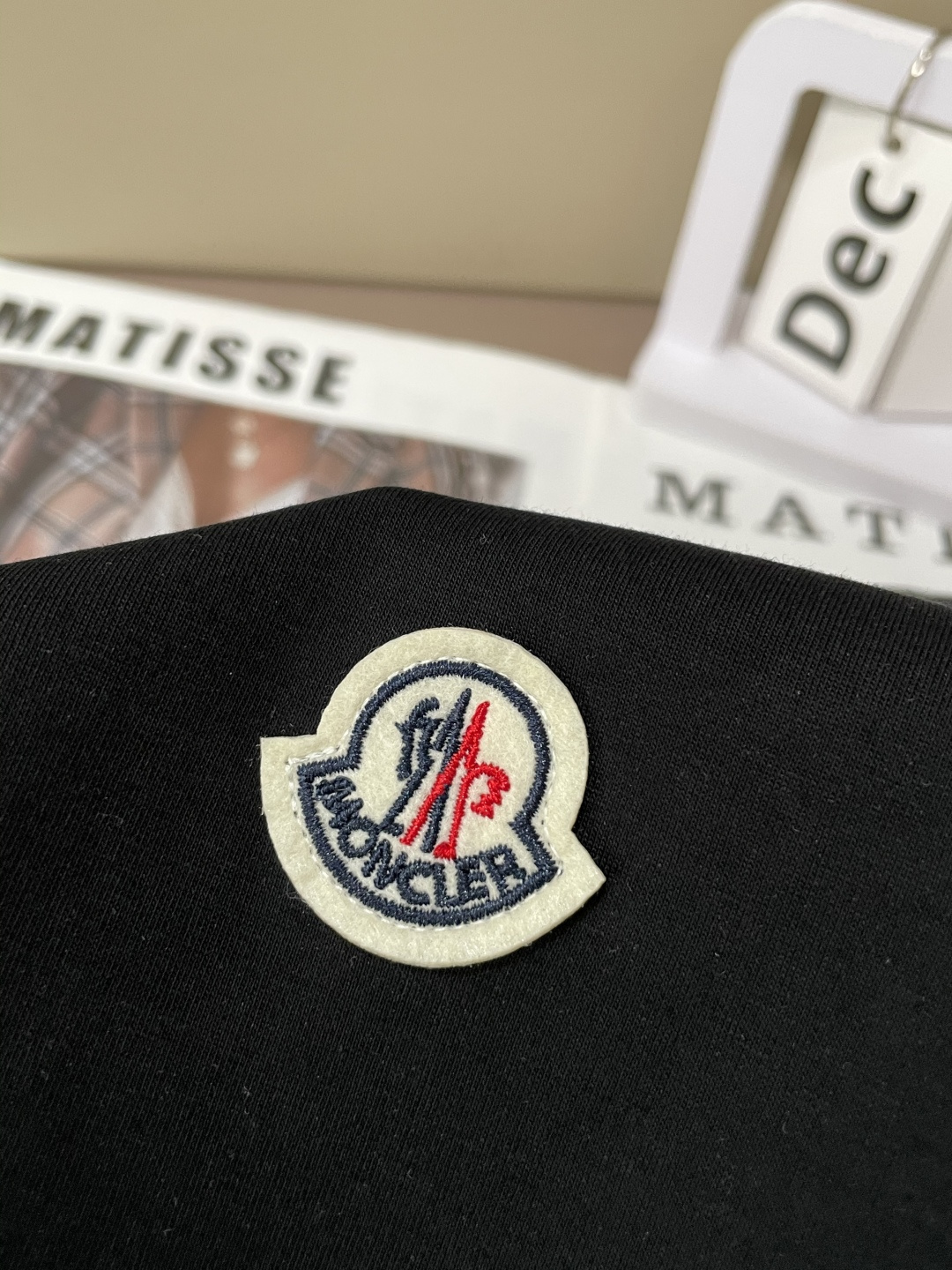 蒙口 圆领套头卫衣；经典套头男女同款，简约大气系列单品，低调奢华大气百搭款！卫衣选用客供100%高克重棉