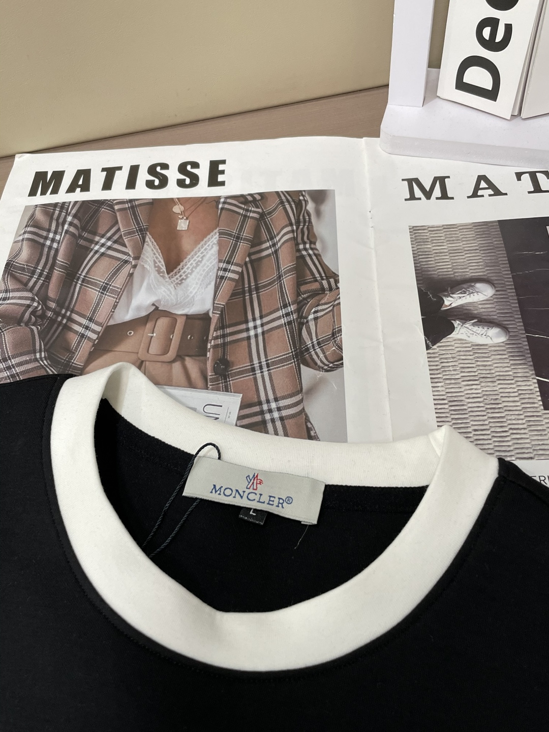 蒙口 圆领套头卫衣；经典套头男女同款，简约大气系列单品，低调奢华大气百搭款！卫衣选用客供100%高克重棉