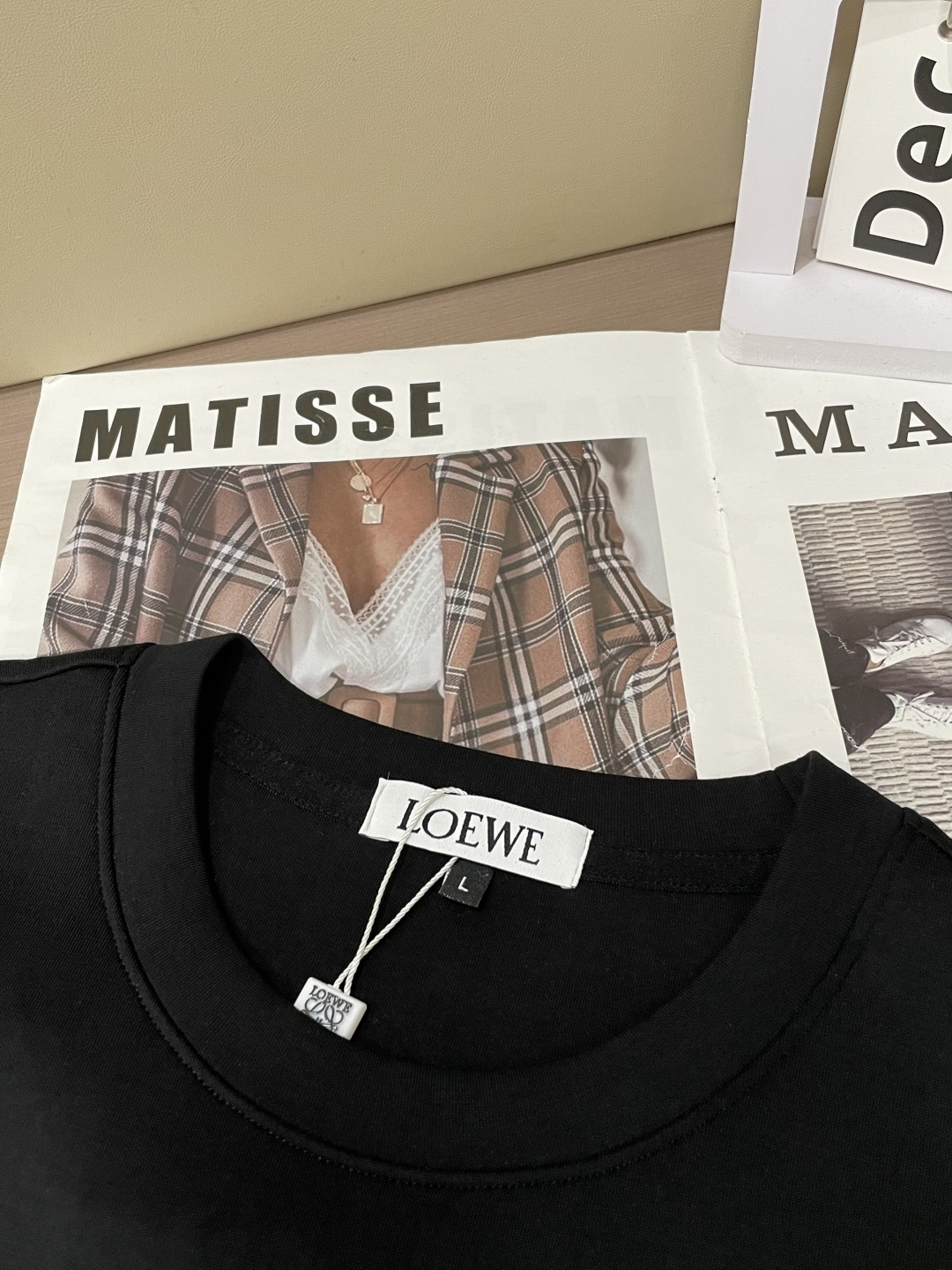 Loewe 圆领套头卫衣；经典套头男女同款，简约大气系列单品，低调奢华大气百搭款！卫衣选用客供100%高