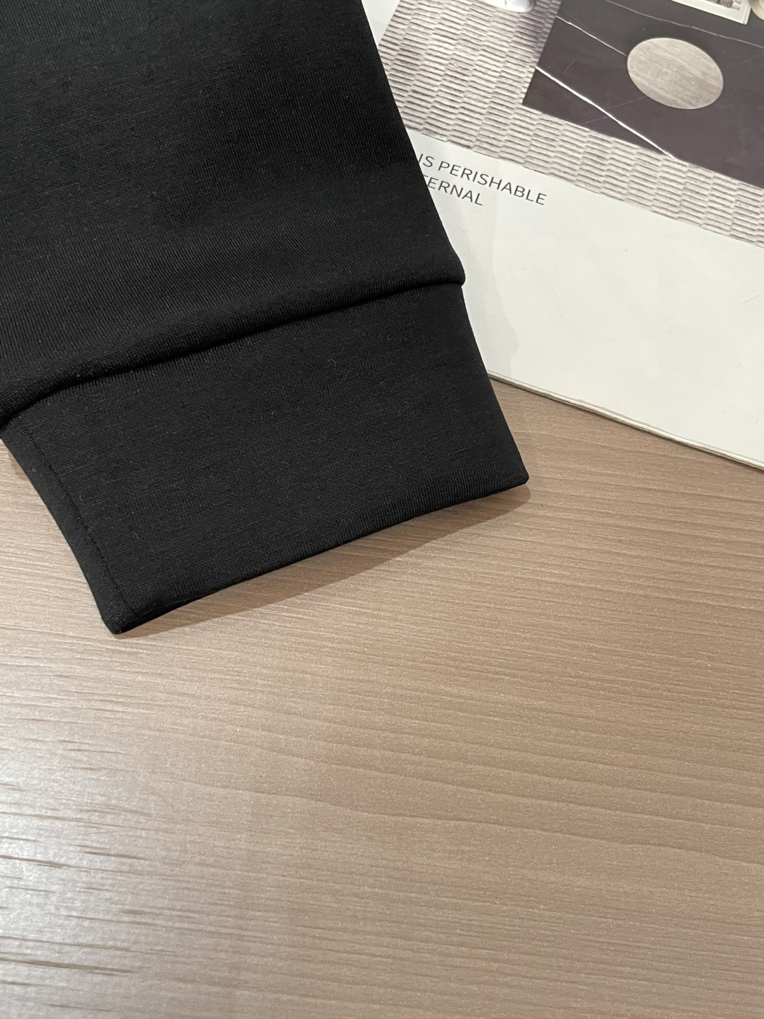 Loewe 圆领套头卫衣；经典套头男女同款，简约大气系列单品，低调奢华大气百搭款！卫衣选用客供100%高