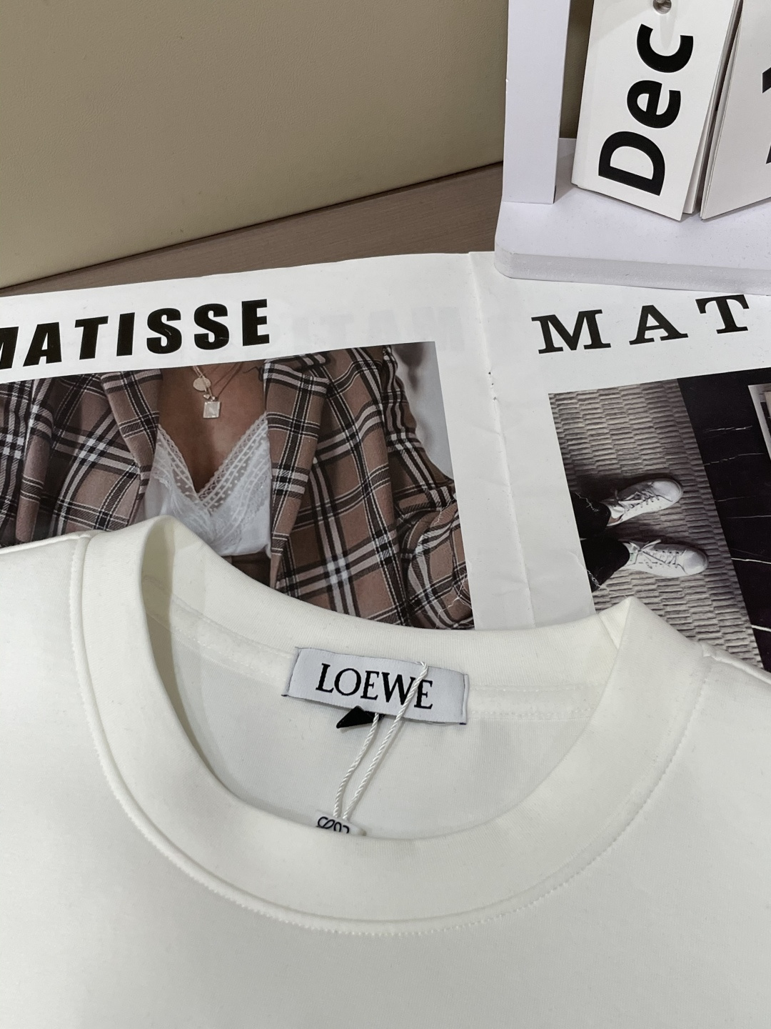 Loewe 圆领套头卫衣；经典套头男女同款，简约大气系列单品，低调奢华大气百搭款！卫衣选用客供100%高