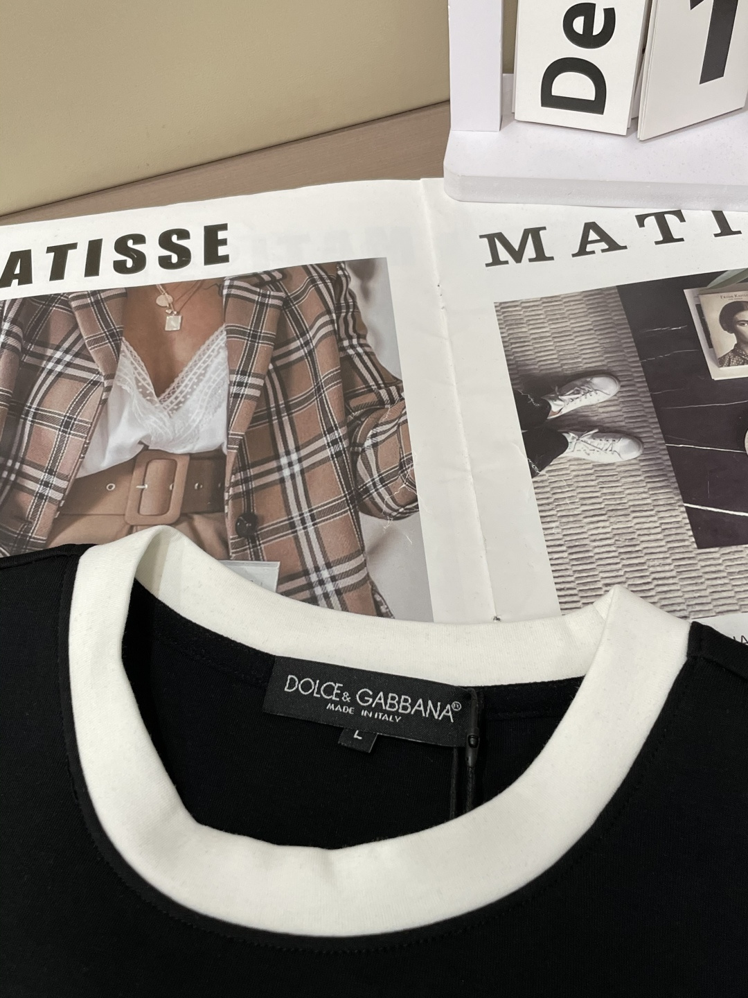 DG 圆领套头卫衣；经典套头男女同款，简约大气系列单品，低调奢华大气百搭款！卫衣选用客供100%高克重棉