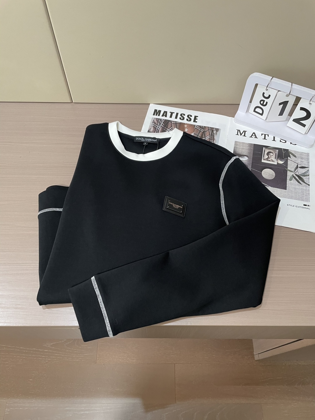 DG 圆领套头卫衣；经典套头男女同款，简约大气系列单品，低调奢华大气百搭款！卫衣选用客供100%高克重棉