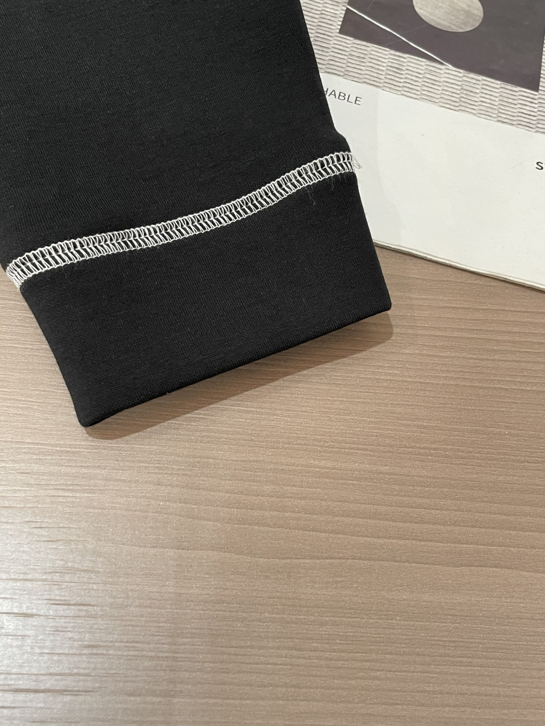 DG 圆领套头卫衣；经典套头男女同款，简约大气系列单品，低调奢华大气百搭款！卫衣选用客供100%高克重棉