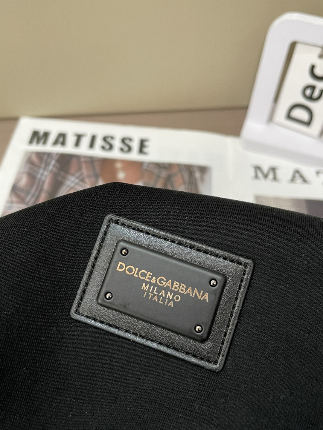 DG 圆领套头卫衣；经典套头男女同款，简约大气系列单品，低调奢华大气百搭款！卫衣选用客供100%高克重棉