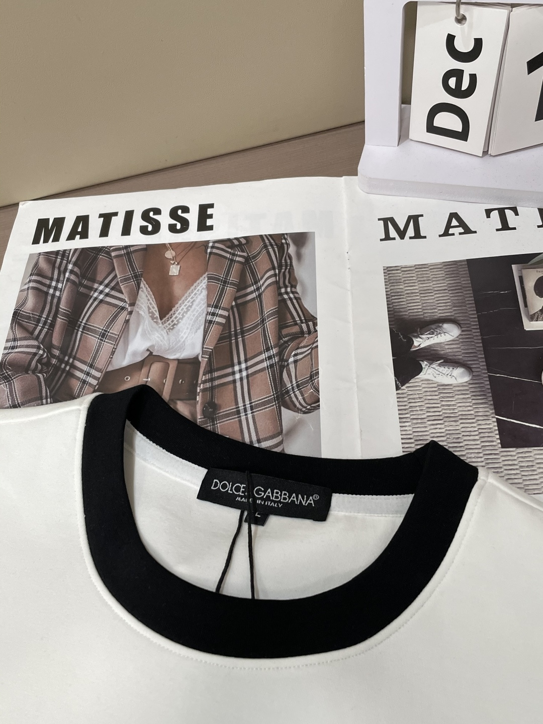 DG 圆领套头卫衣；经典套头男女同款，简约大气系列单品，低调奢华大气百搭款！卫衣选用客供100%高克重棉