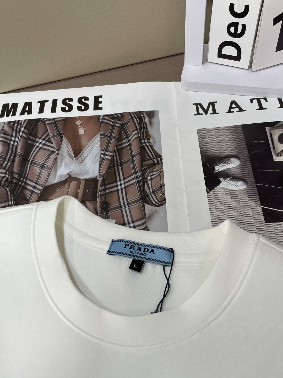 Prad 圆领套头卫衣；经典套头男女同款，简约大气系列单品，低调奢华大气百搭款！卫衣选用客供100%高克