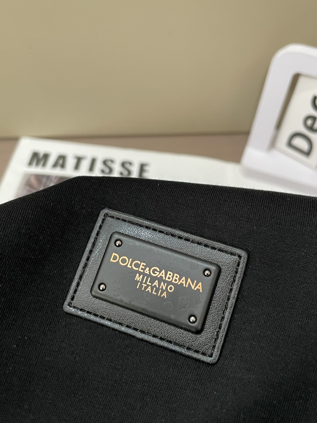 DG 圆领套头卫衣；经典套头男女同款，简约大气系列单品，低调奢华大气百搭款！卫衣选用客供100%高克重棉