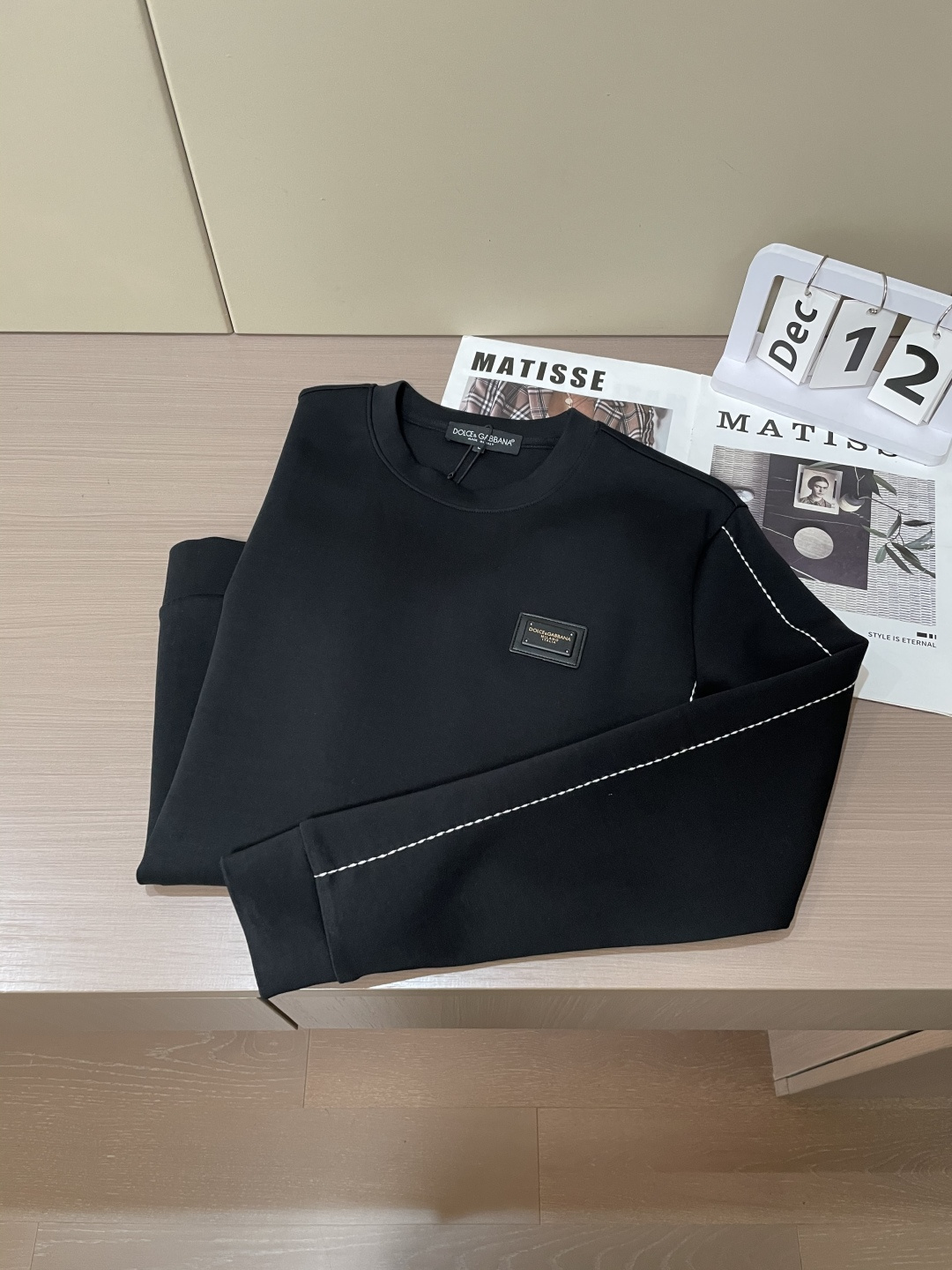 DG 圆领套头卫衣；经典套头男女同款，简约大气系列单品，低调奢华大气百搭款！卫衣选用客供100%高克重棉