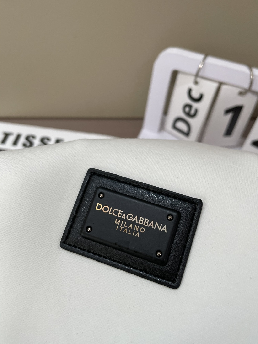 DG 圆领套头卫衣；经典套头男女同款，简约大气系列单品，低调奢华大气百搭款！卫衣选用客供100%高克重棉