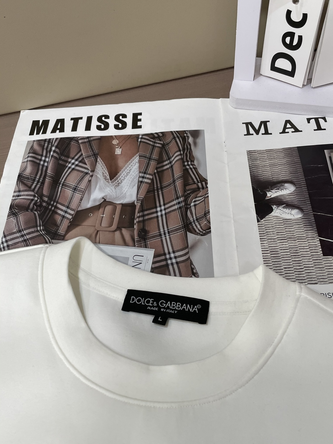 DG 圆领套头卫衣；经典套头男女同款，简约大气系列单品，低调奢华大气百搭款！卫衣选用客供100%高克重棉