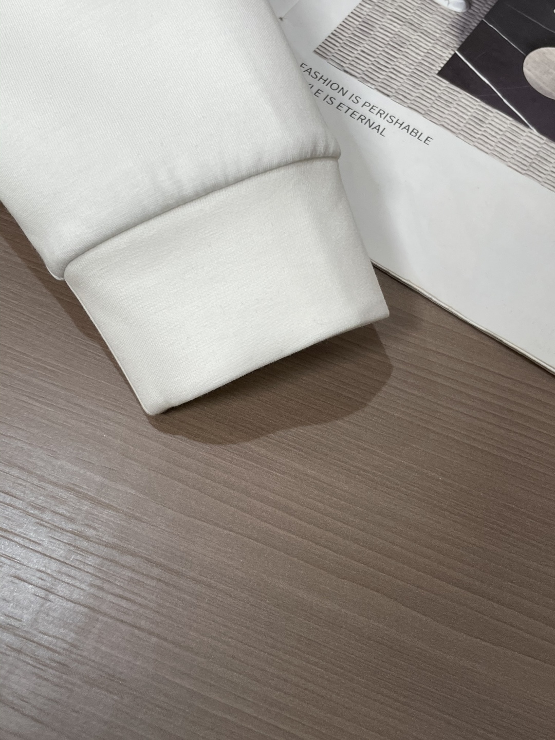 Prad 圆领套头卫衣；经典套头男女同款，简约大气系列单品，低调奢华大气百搭款！卫衣选用客供100%高克