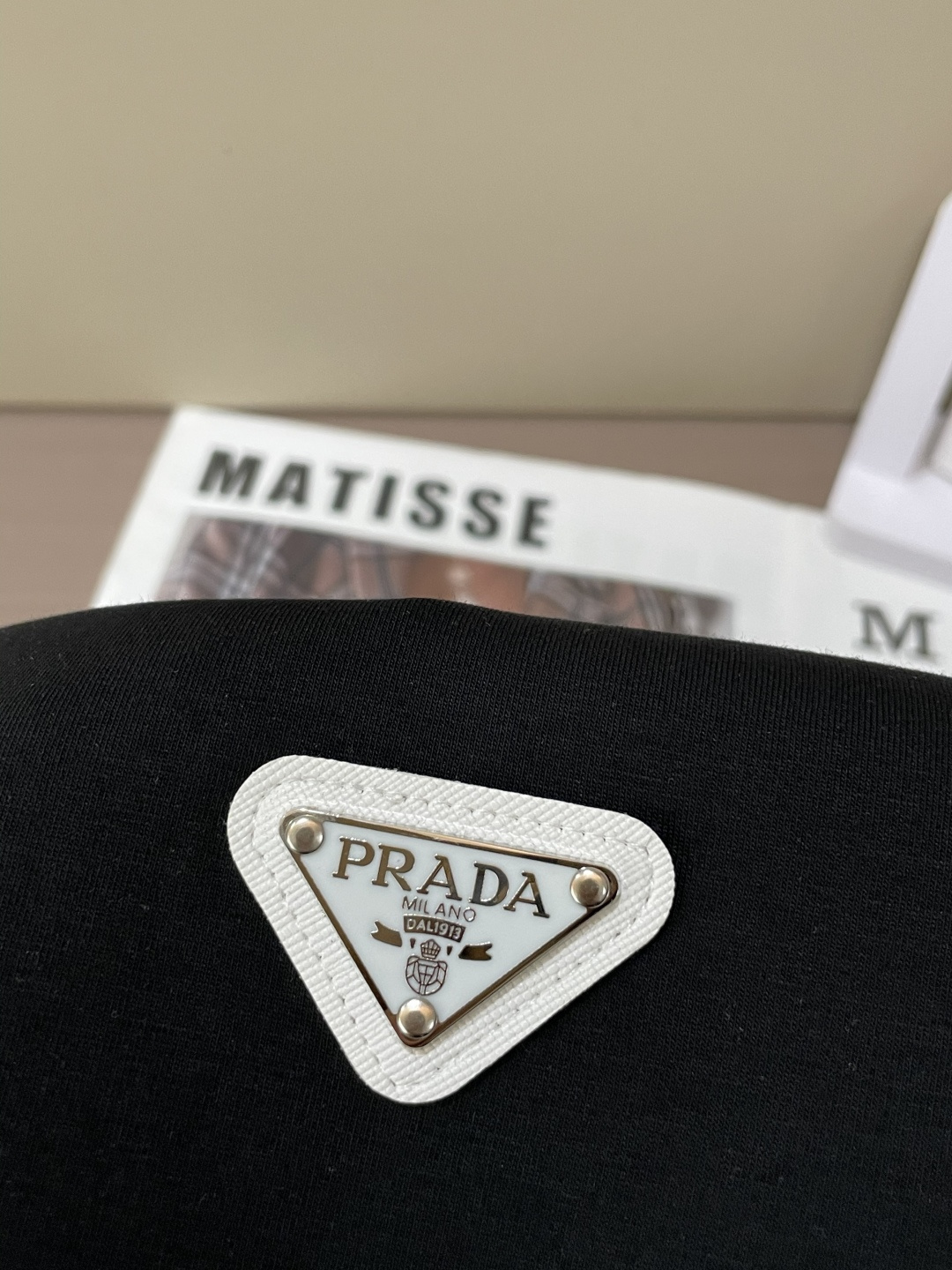 Prad 圆领套头卫衣；经典套头男女同款，简约大气系列单品，低调奢华大气百搭款！卫衣选用客供100%高克