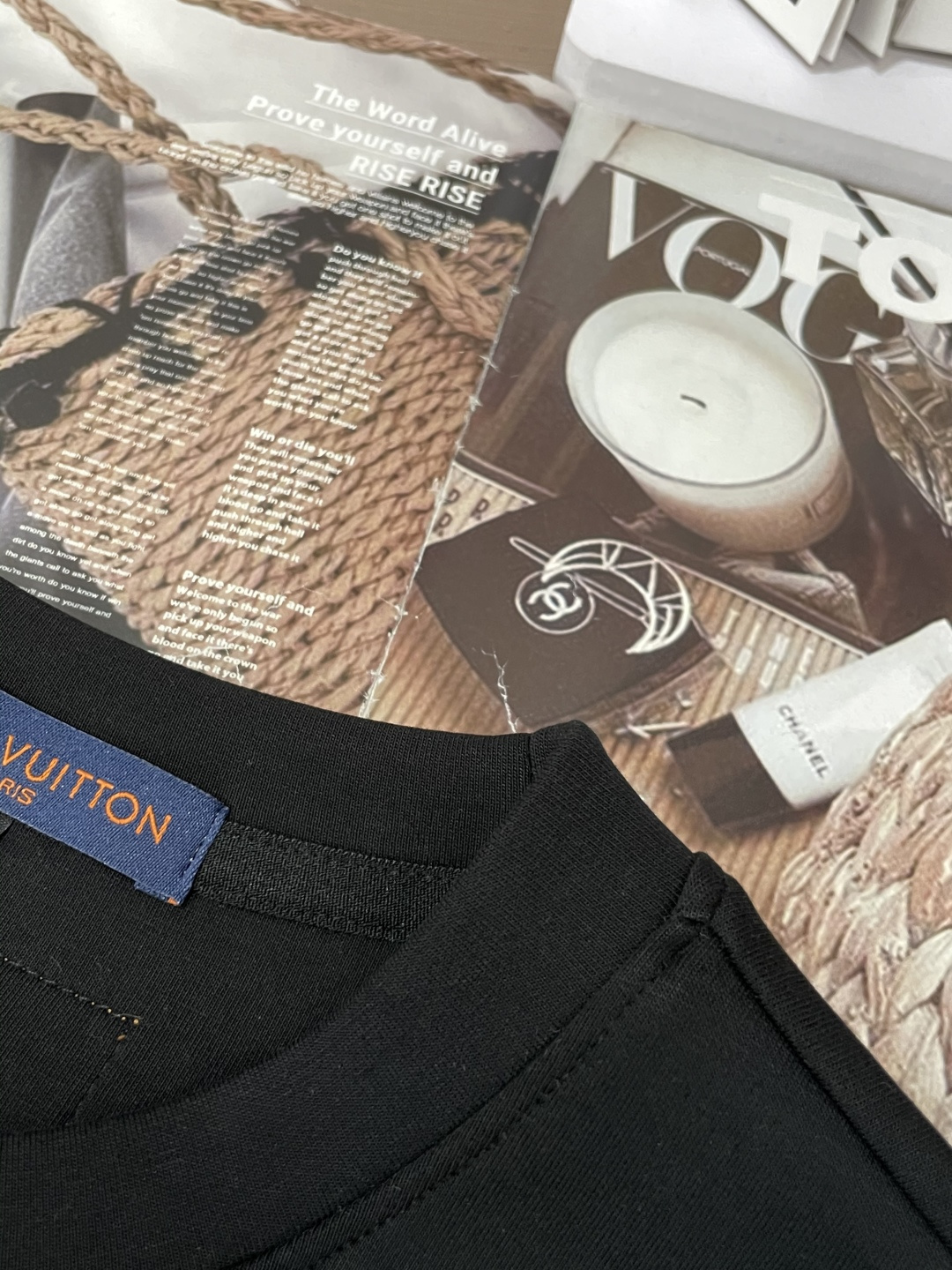 Lv 圆领套头卫衣；经典套头男女同款，简约大气系列单品，低调奢华大气百搭款！卫衣选用客供100%高克重棉