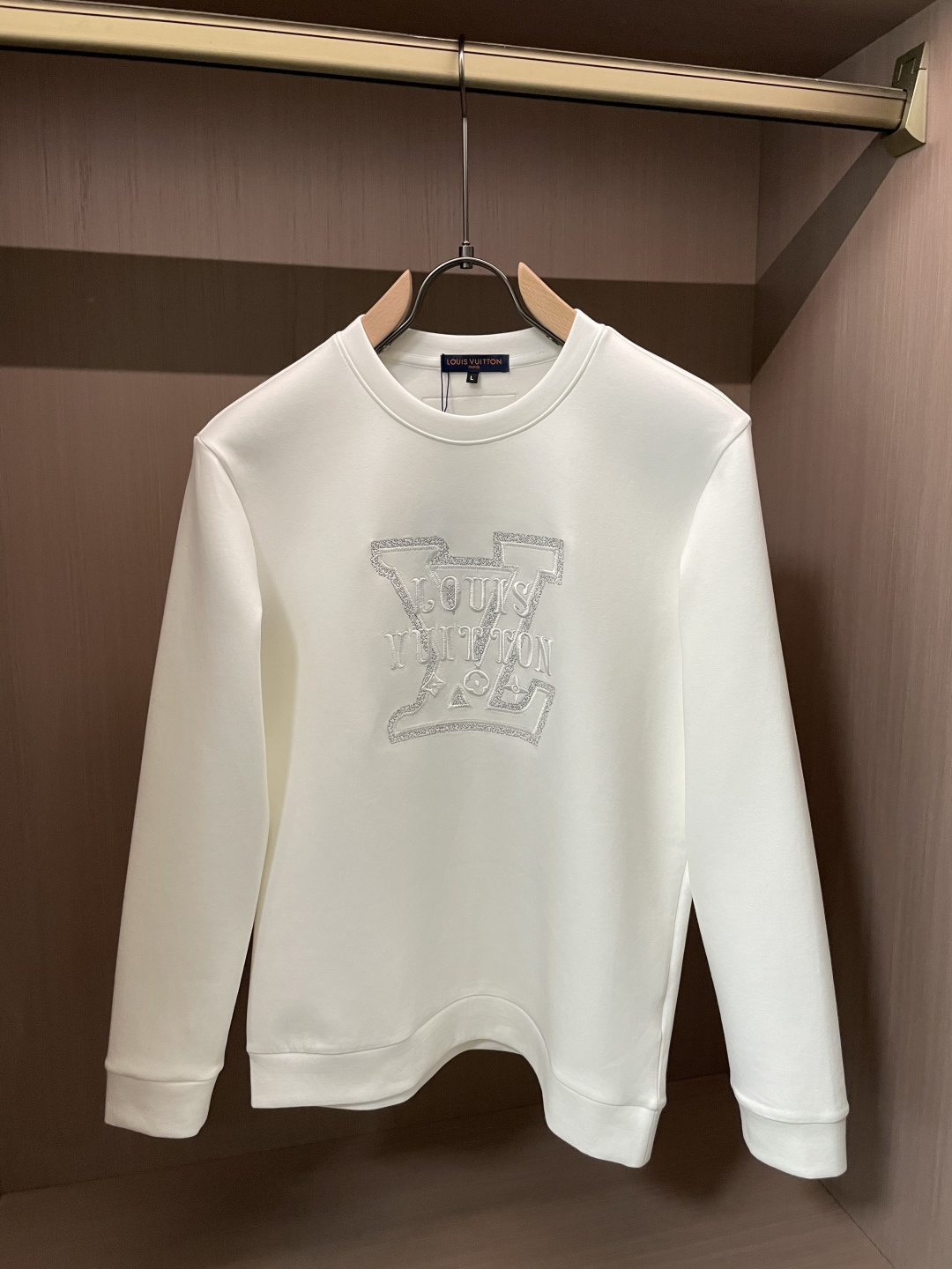 Lv 圆领套头卫衣；经典套头男女同款，简约大气系列单品，低调奢华大气百搭款！卫衣选用客供100%高克重棉