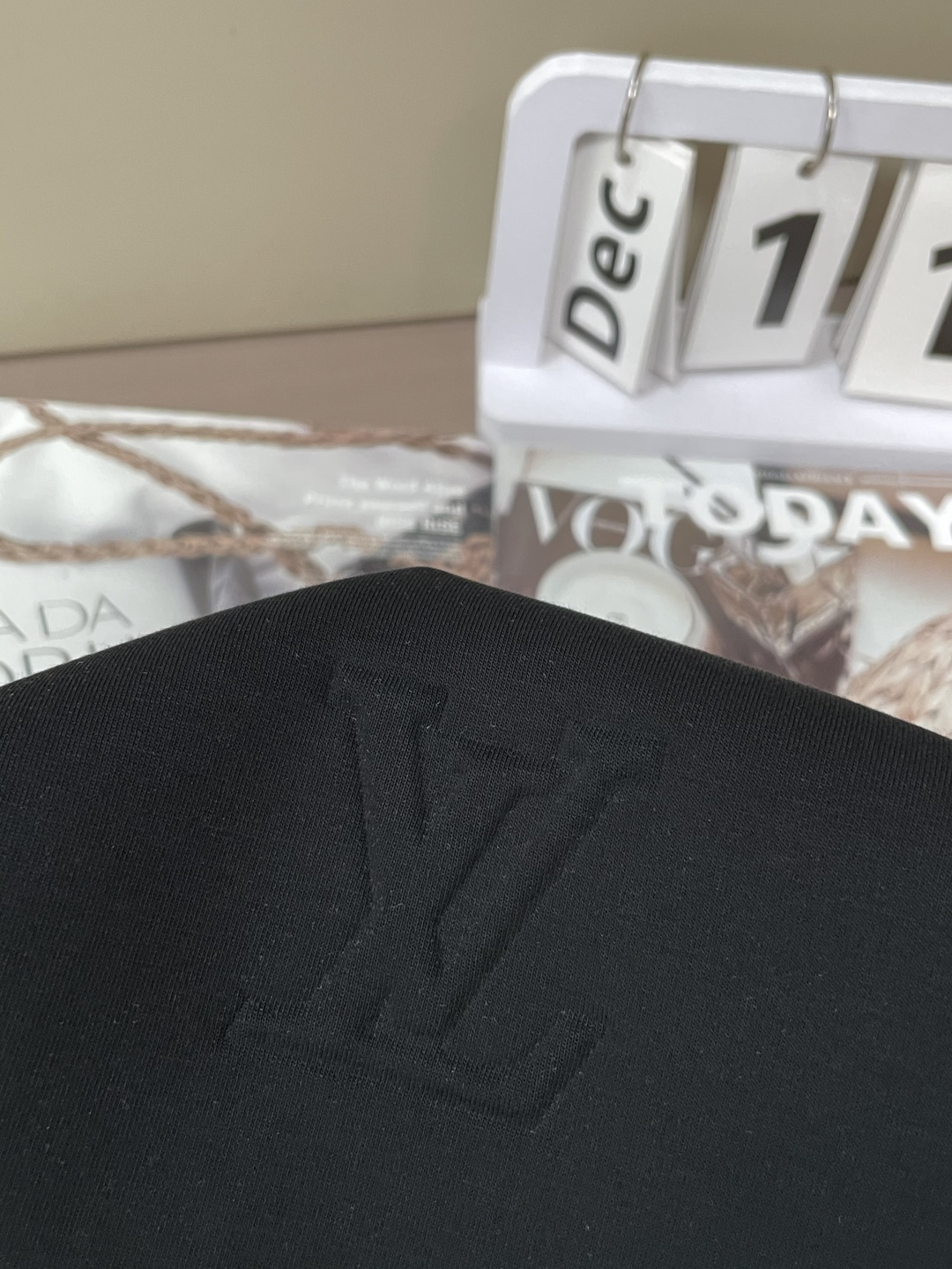 Lv 圆领套头卫衣；经典套头男女同款，简约大气系列单品，低调奢华大气百搭款！卫衣选用客供100%高克重棉