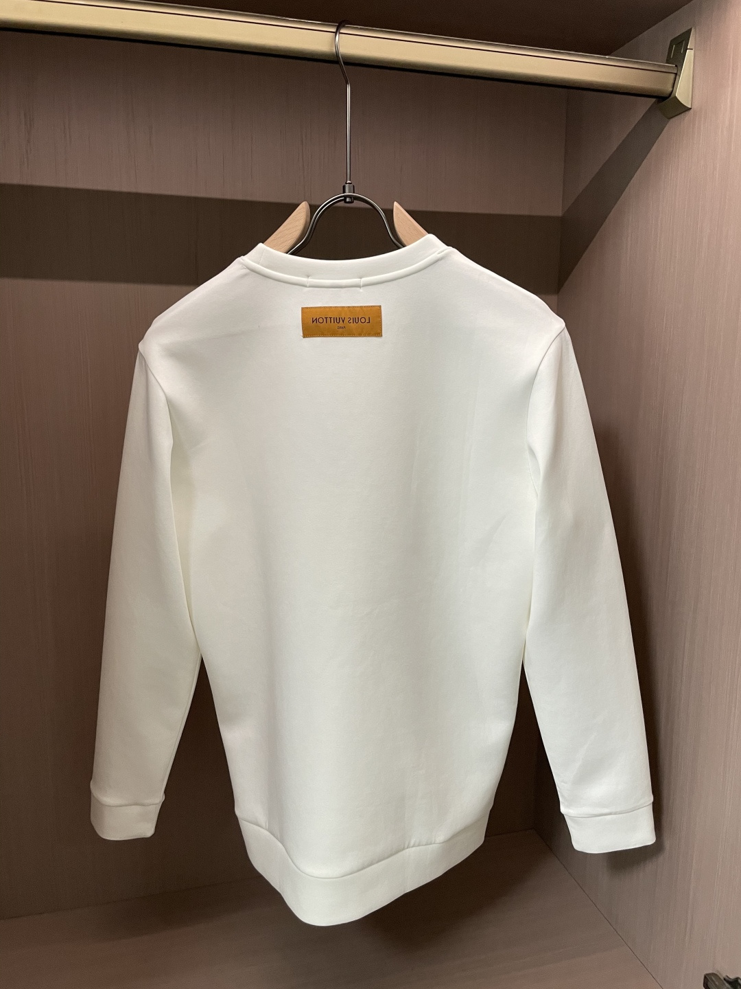 Lv 圆领套头卫衣；经典套头男女同款，简约大气系列单品，低调奢华大气百搭款！卫衣选用客供100%高克重棉