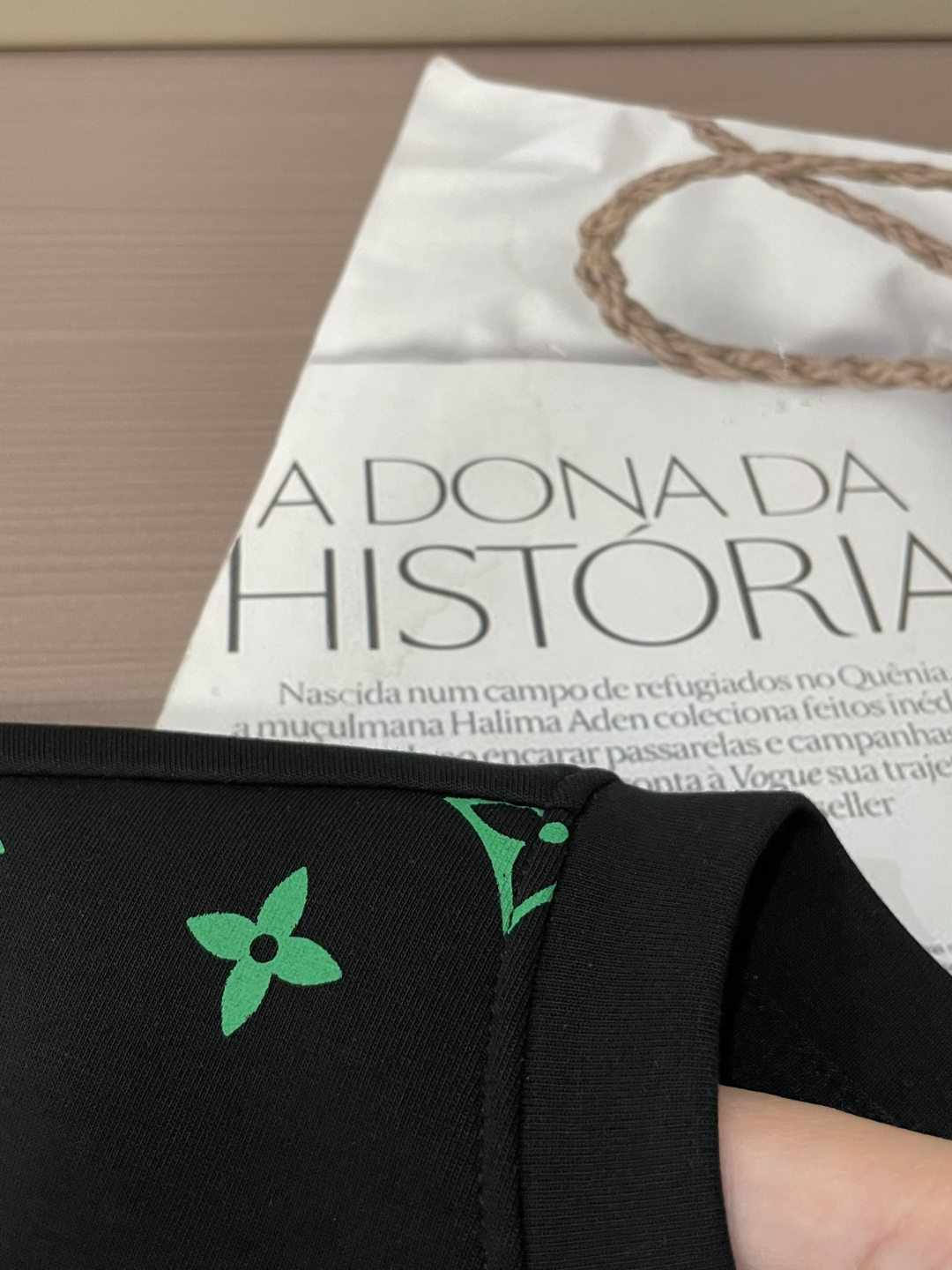 Lv 圆领套头卫衣；经典套头男女同款，简约大气系列单品，低调奢华大气百搭款！卫衣选用客供100%高克重棉