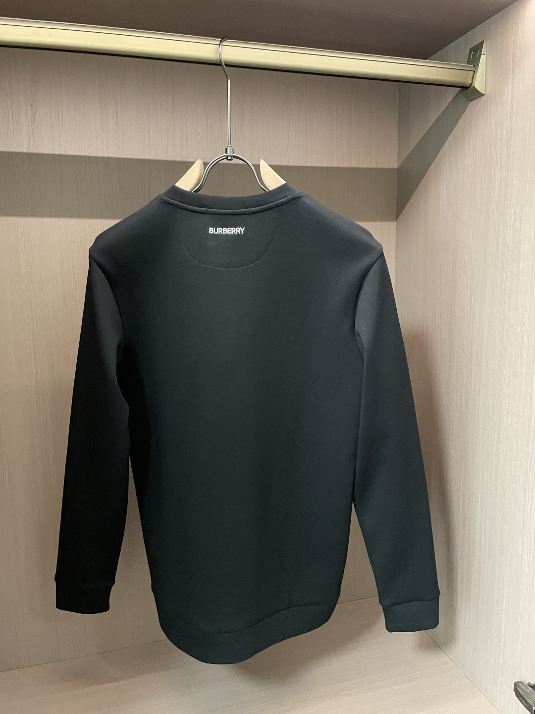 Bur 圆领套头卫衣；经典套头男女同款，简约大气系列单品，低调奢华大气百搭款！卫衣选用客供100%高克重