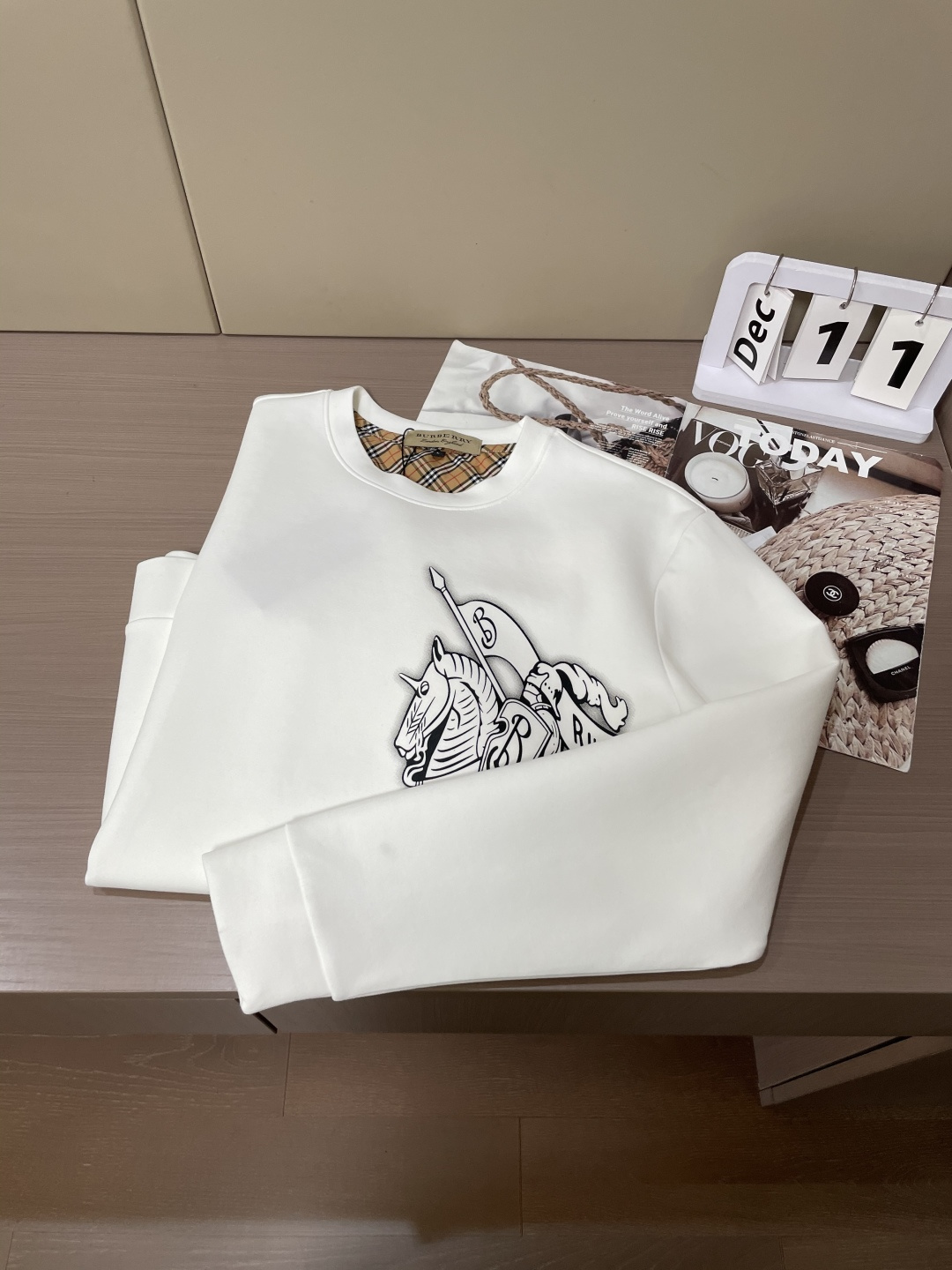 Bur 圆领套头卫衣；经典套头男女同款，简约大气系列单品，低调奢华大气百搭款！卫衣选用客供100%高克重