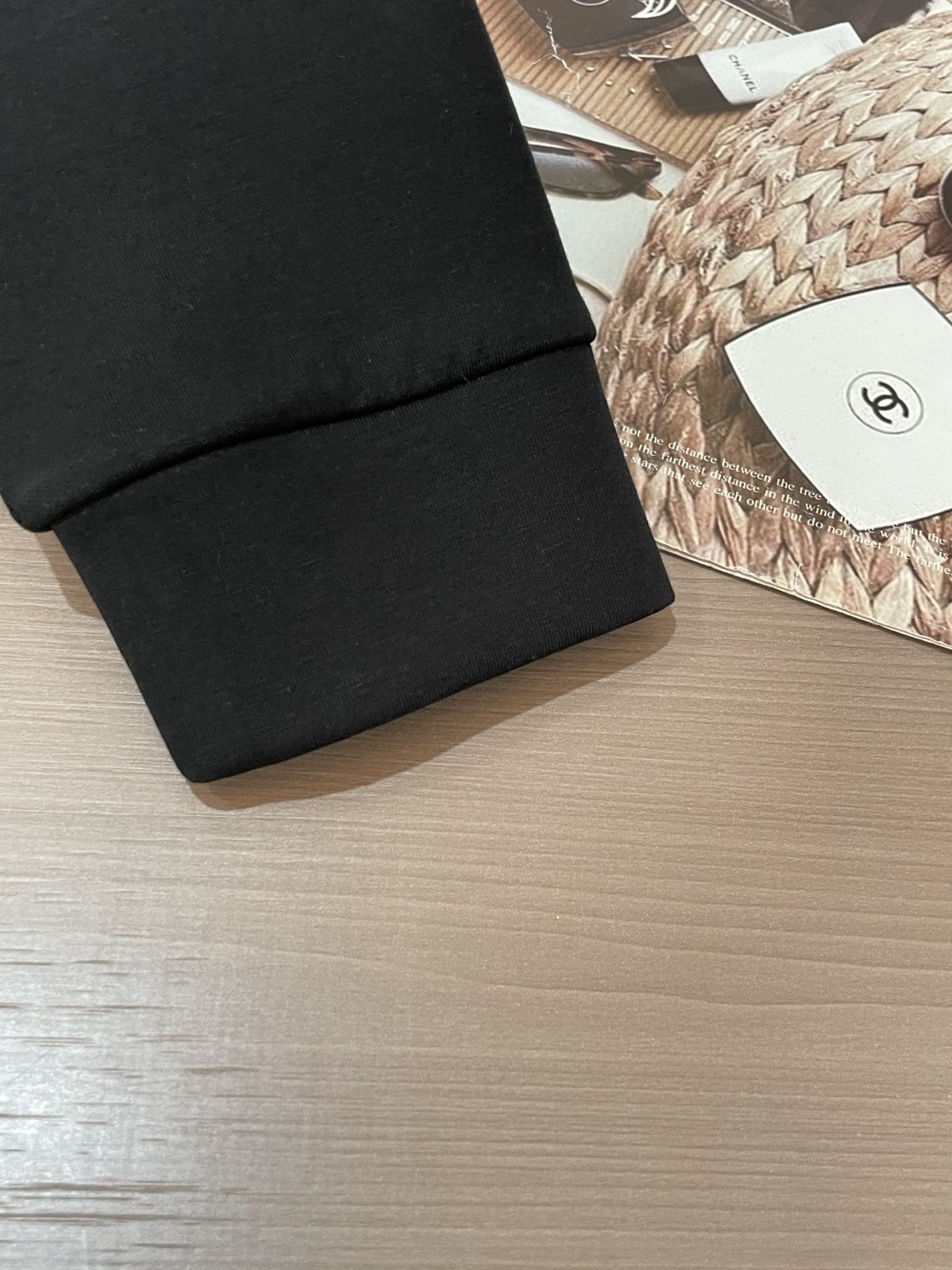 蒙口 圆领套头卫衣；经典套头男女同款，简约大气系列单品，低调奢华大气百搭款！卫衣选用客供100%高克重棉