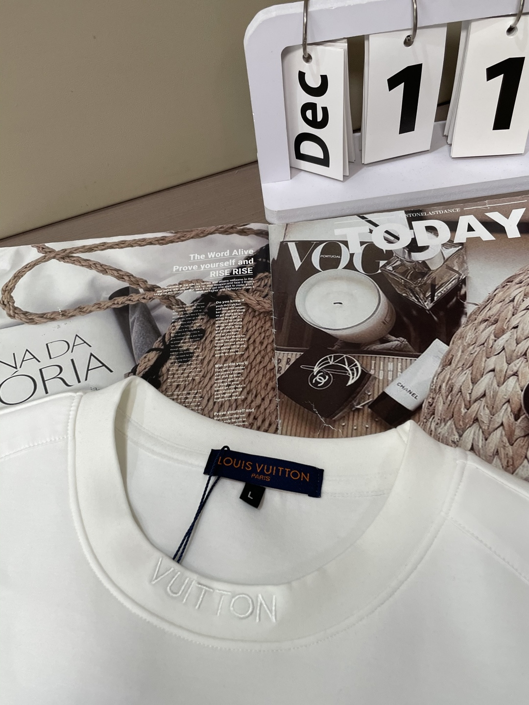 Lv 圆领套头卫衣；经典套头男女同款，简约大气系列单品，低调奢华大气百搭款！卫衣选用客供100%高克重棉