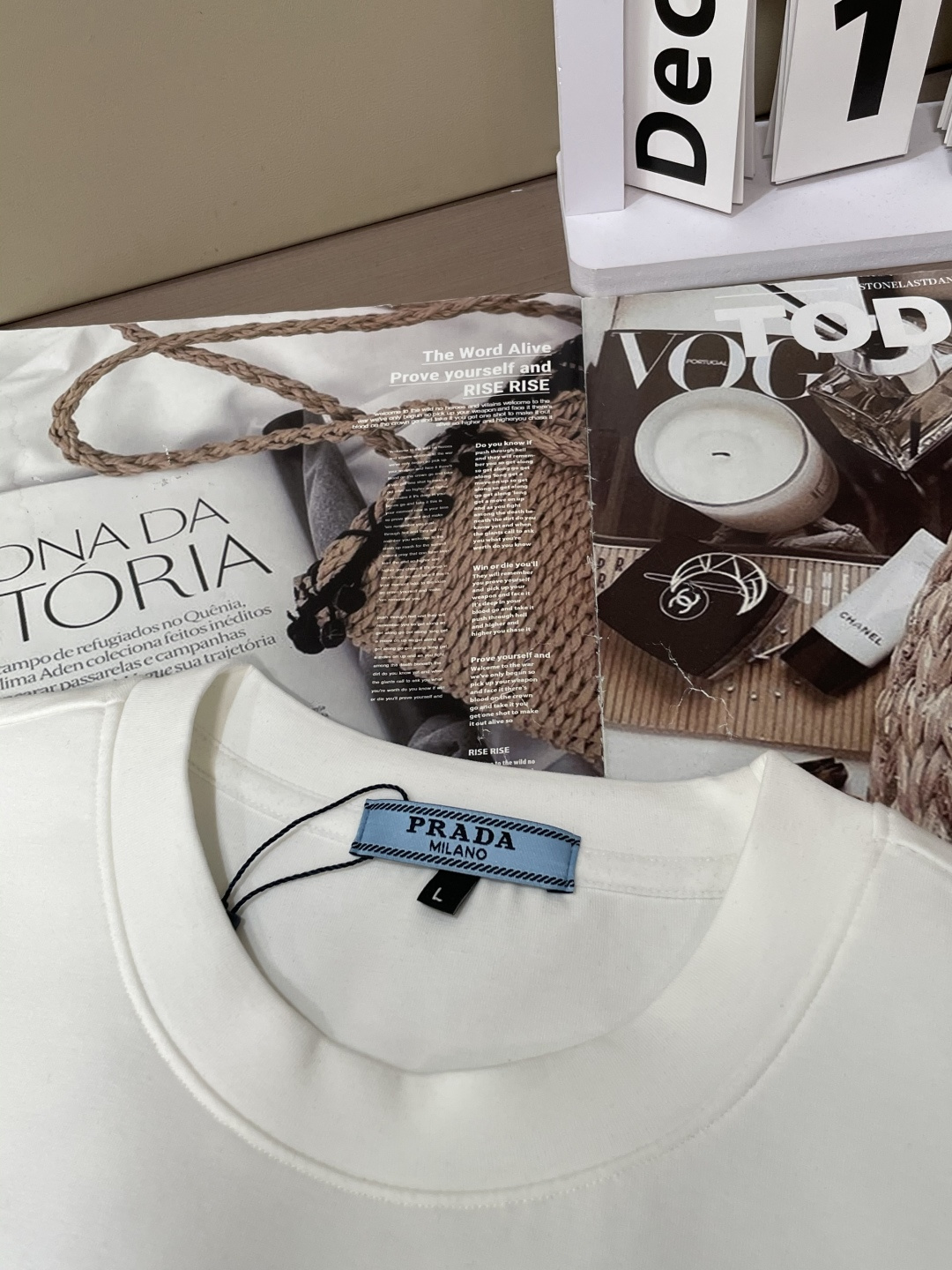 Prad 圆领套头卫衣；经典套头男女同款，简约大气系列单品，低调奢华大气百搭款！卫衣选用客供100%高克