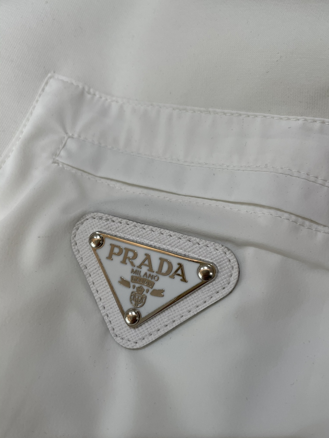 Prad 圆领套头卫衣；经典套头男女同款，简约大气系列单品，低调奢华大气百搭款！卫衣选用客供100%高克