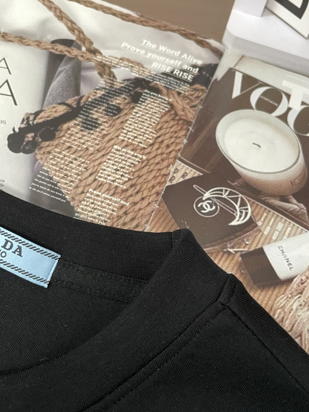 Prad 圆领套头卫衣；经典套头男女同款，简约大气系列单品，低调奢华大气百搭款！卫衣选用客供100%高克