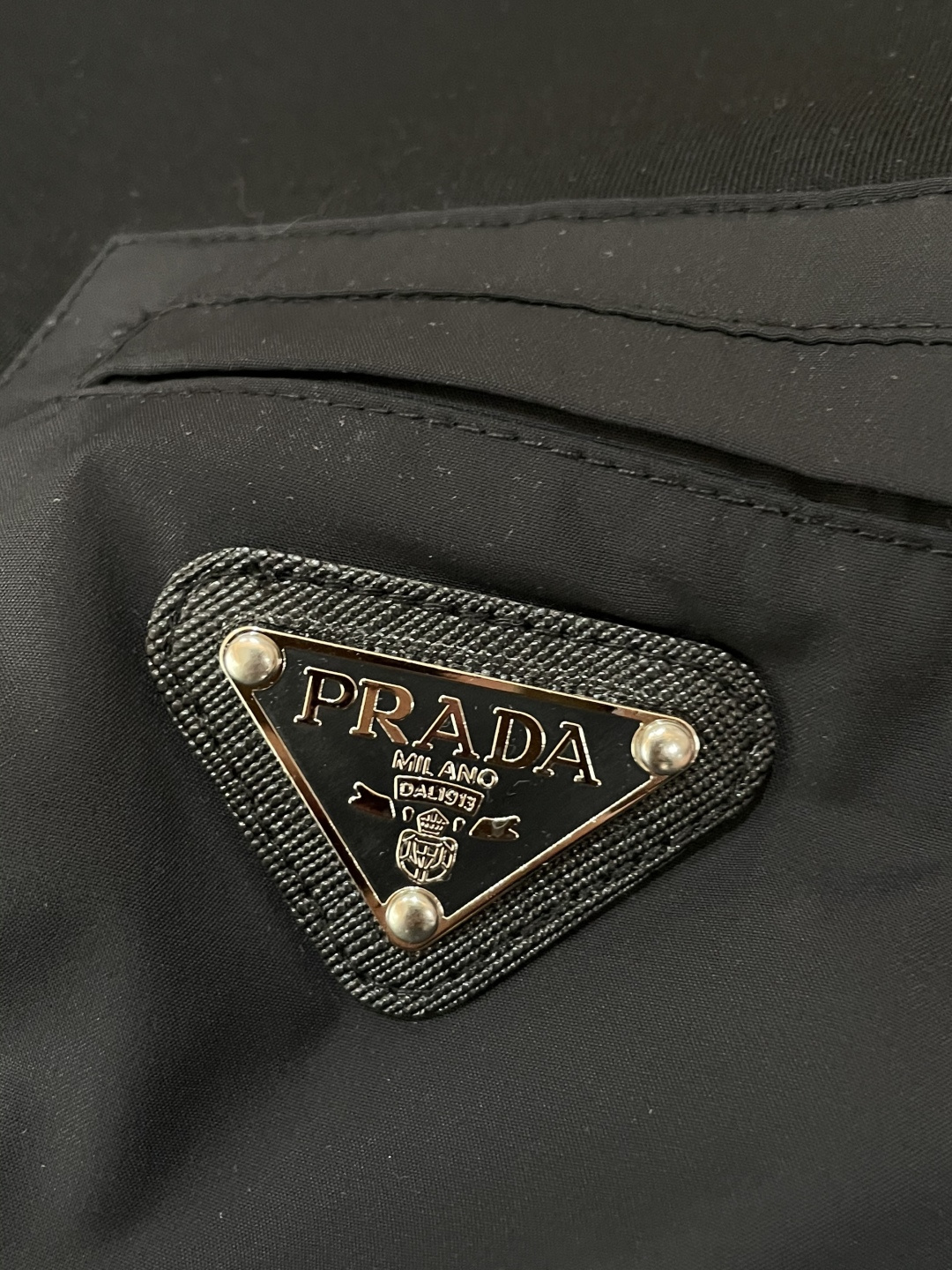 Prad 圆领套头卫衣；经典套头男女同款，简约大气系列单品，低调奢华大气百搭款！卫衣选用客供100%高克