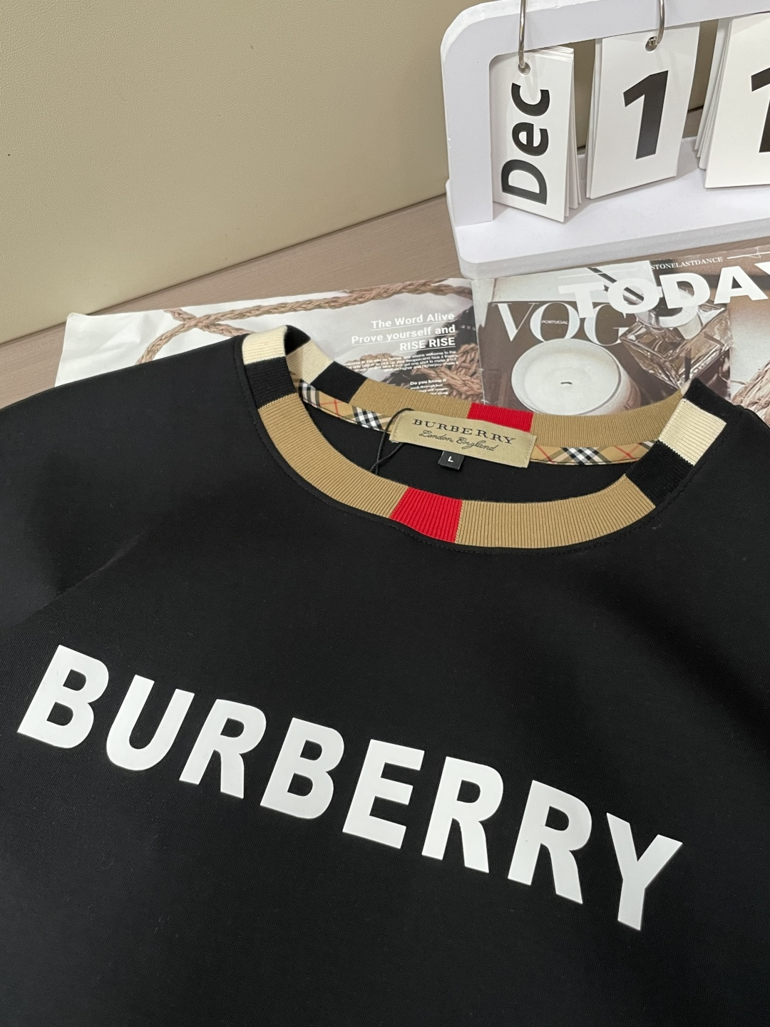 Bur 圆领套头卫衣；经典套头男女同款，简约大气系列单品，低调奢华大气百搭款！卫衣选用客供100%高克重