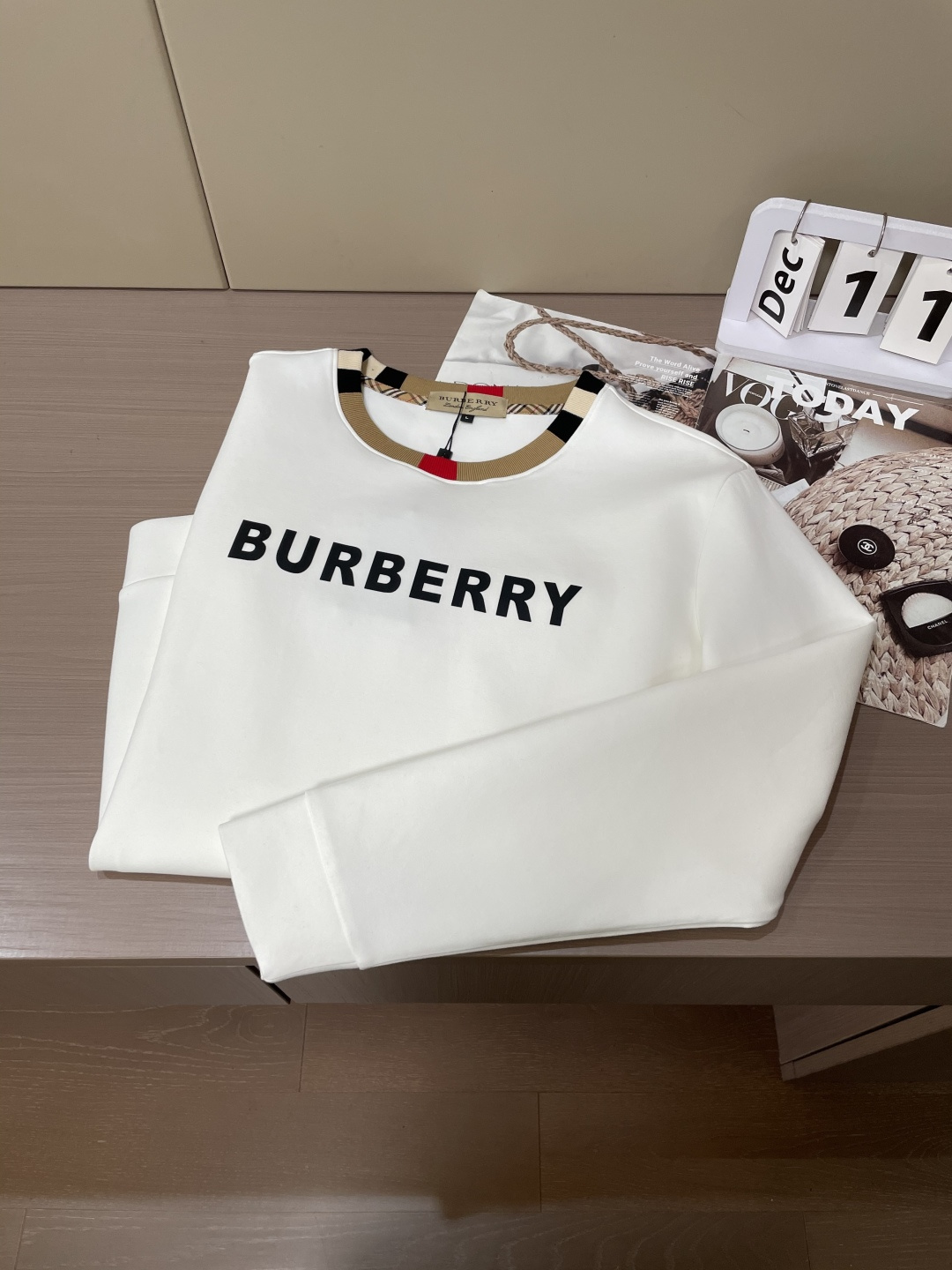 Bur 圆领套头卫衣；经典套头男女同款，简约大气系列单品，低调奢华大气百搭款！卫衣选用客供100%高克重