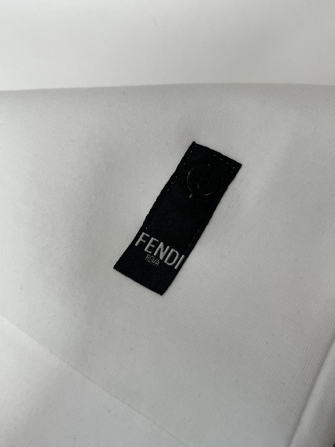 FD 圆领套头卫衣；经典套头男女同款，简约大气系列单品，低调奢华大气百搭款！卫衣选用客供100%高克重棉